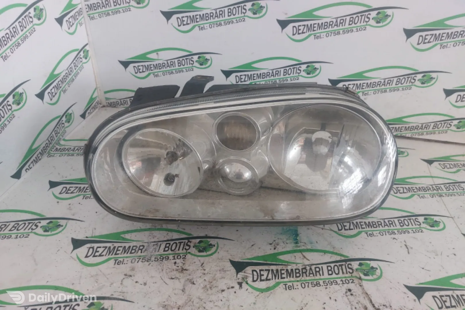 Far stanga Volkswagen VW Golf 4 [1997 - 2006] Hatchback 5-usi 1.4 MT (75 hp)