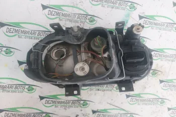 Far stanga Volkswagen VW Golf 4 [1997 - 2006] Hatchback 5-usi 1.4 MT (75 hp)
