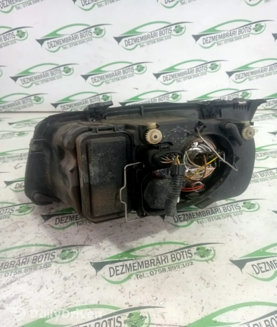 Far dreapta Volkswagen VW Bora  [1998 - 2005] Sedan 1.9 TDI MT (115 hp)