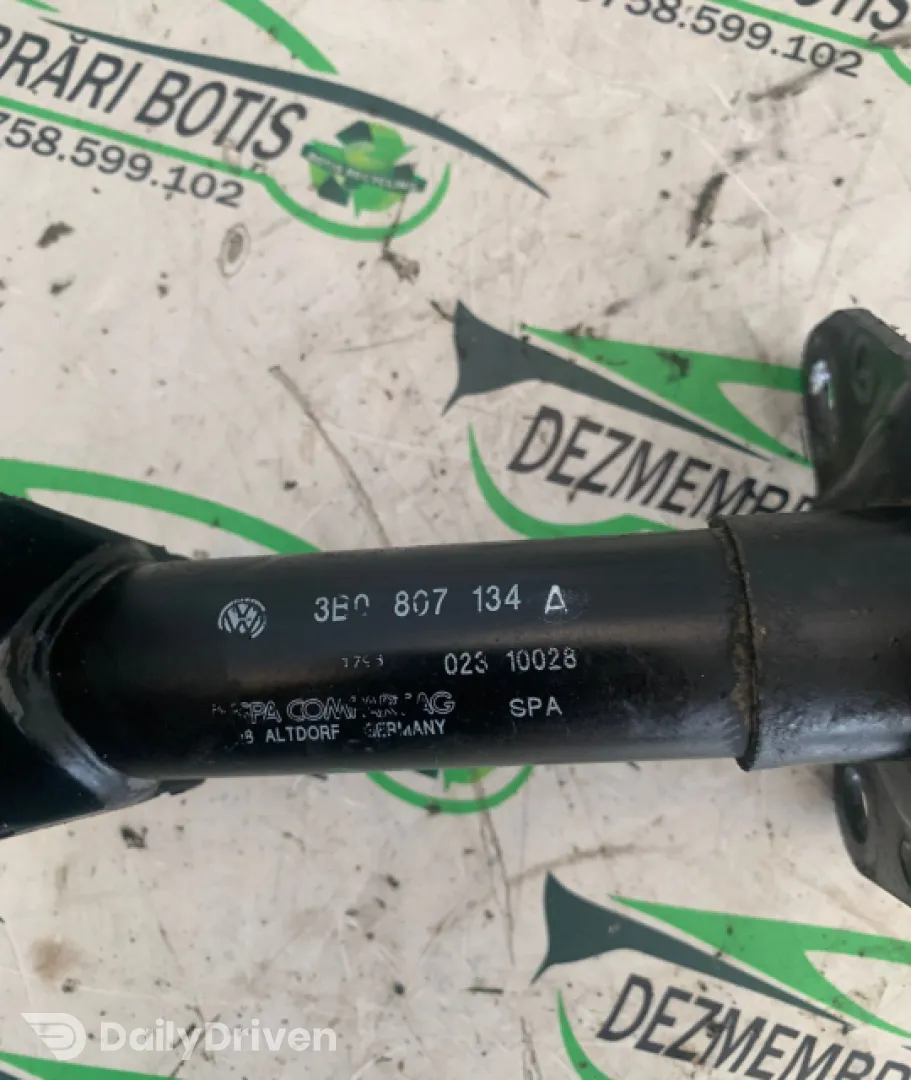 Suport armatura bara fata Dreapta Volkswagen VW Passat B5 [1996 - 2000] wagon 1.6 MT (101 hp)