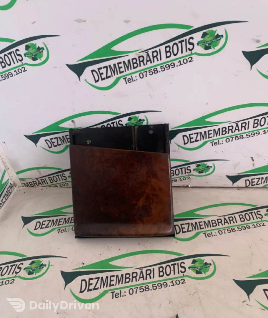 Scrumiera 1J0 857 961 G 1J0 857 961 G Volkswagen VW Golf 4 [1997 - 2006] Hatchback 5-usi 1.4 MT (75 hp)