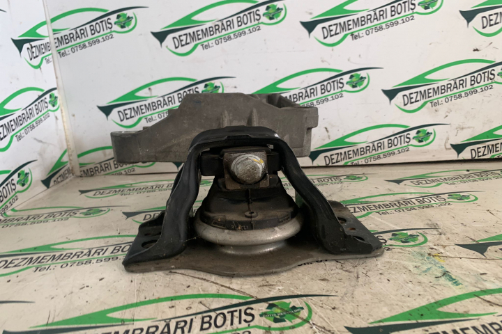 Suport motor dreapta 8200 592 642 Dacia Logan  [2004 - 2008] Sedan 1.5dci MT (65hp)