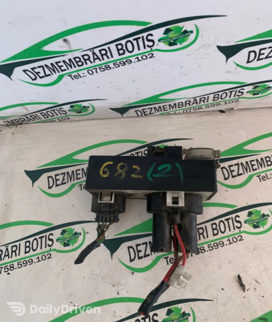 Releu ventilator 357 919 506 A Volkswagen VW Passat B4 [1993 - 1997] wagon 1.9 TDI MT (90 hp)
