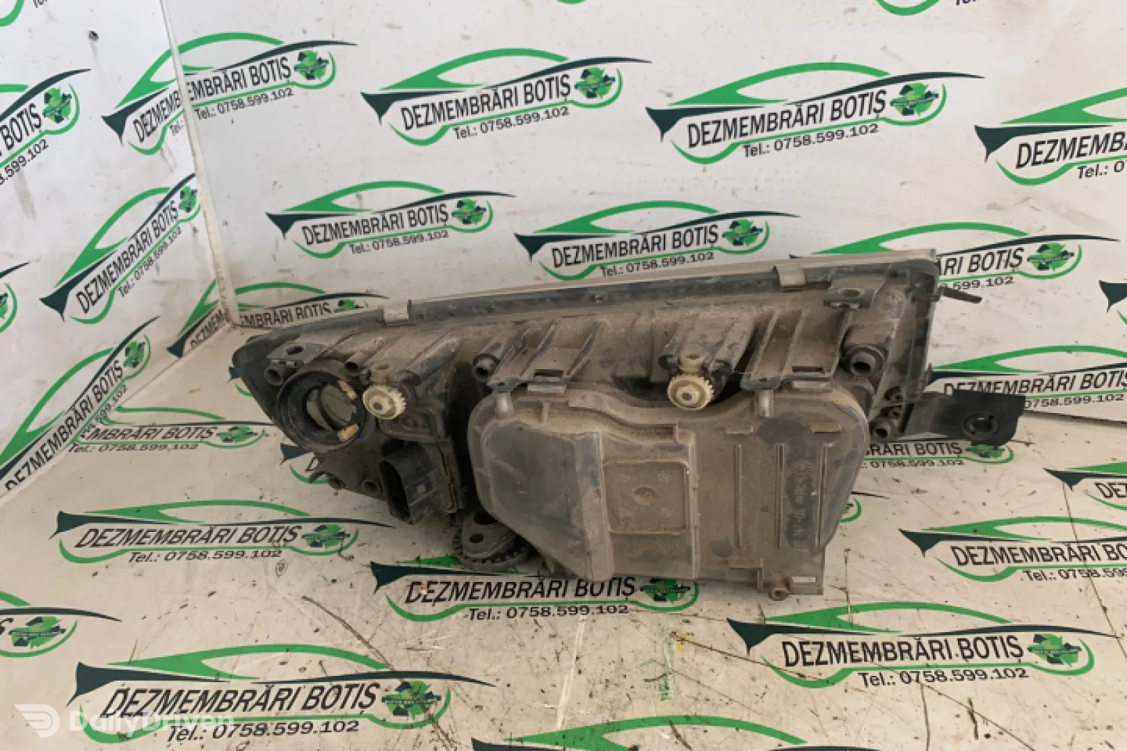 Far stanga Skoda Fabia 6Y [1999 - 2004] Combi wagon 5-usi 1.2 HTP MT (64 hp)