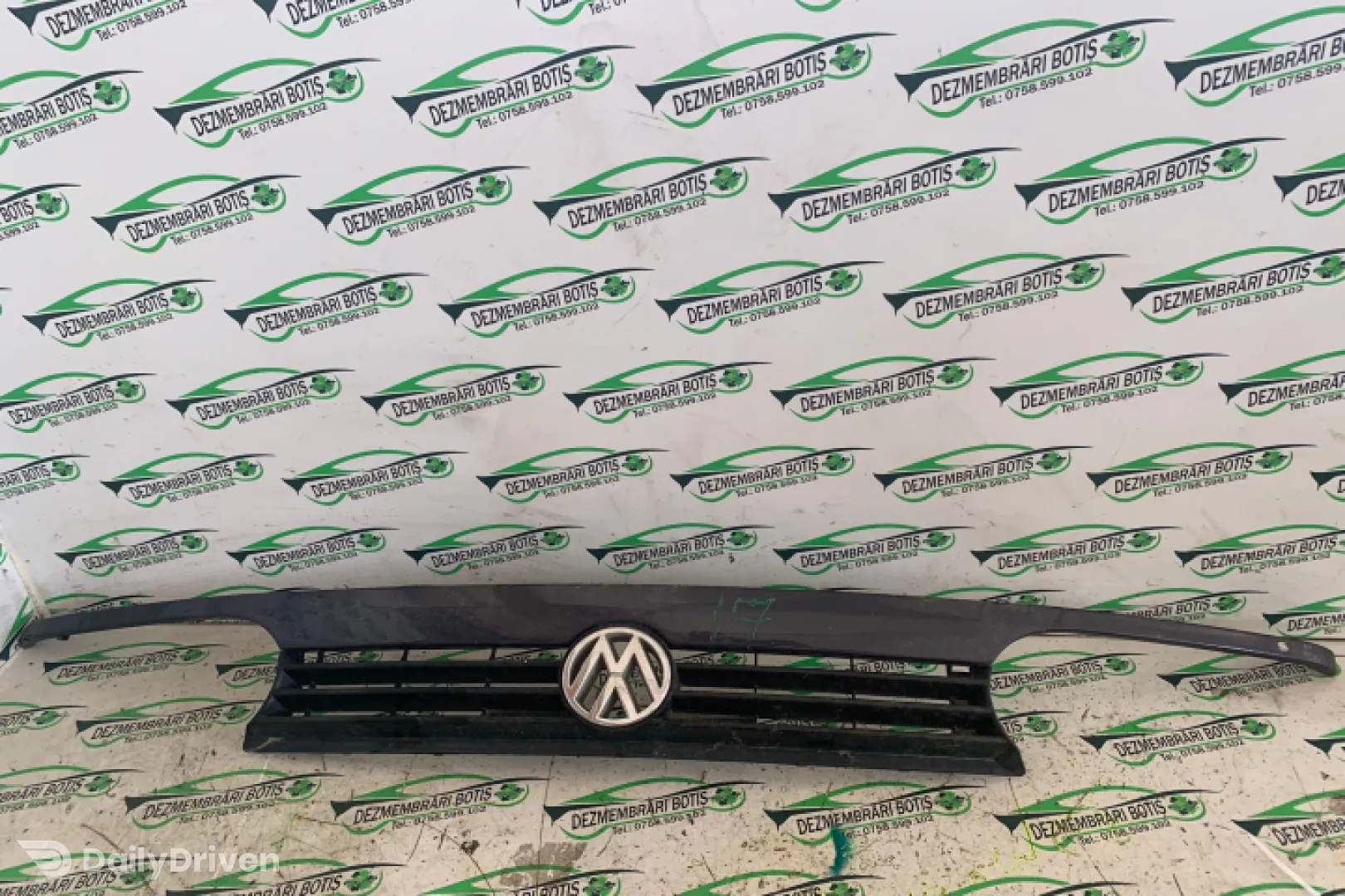 Grila bara fata centru Volkswagen VW Golf 4 [1997 - 2006] Hatchback 5-usi 1.4 MT (75 hp)