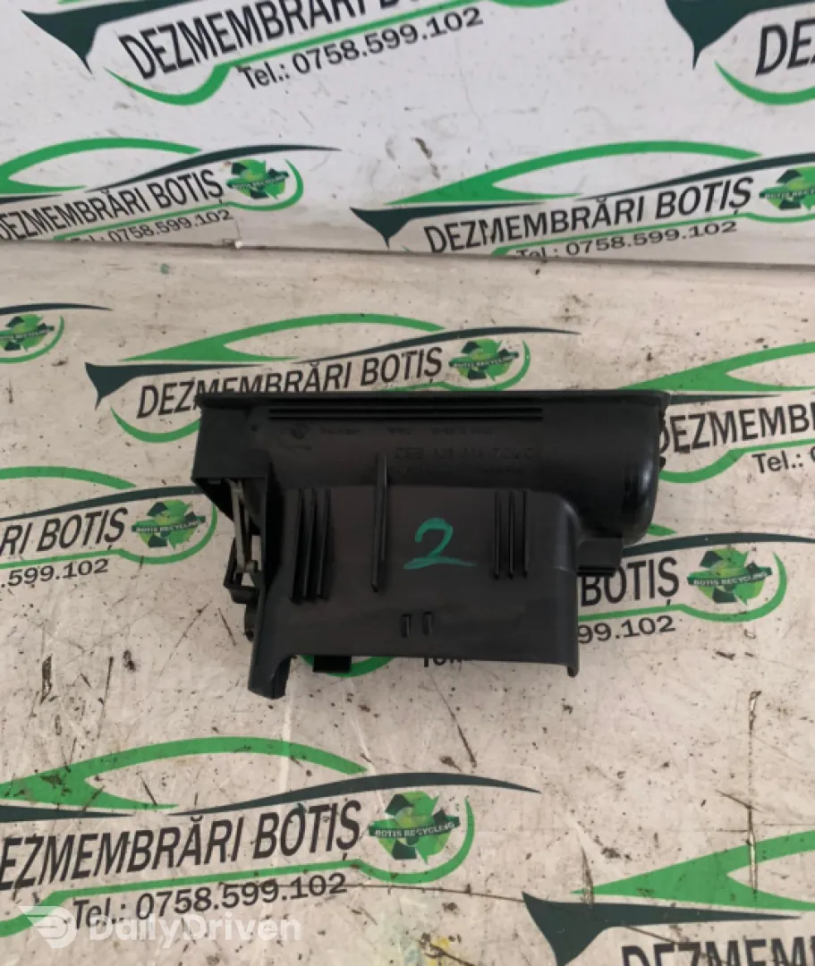 Grila ventilatie bord stanga Volkswagen VW Golf 4 [1997 - 2006] Hatchback 5-usi 1.4 MT (75 hp)