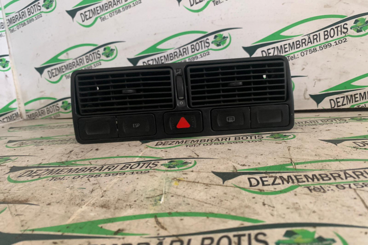 Grila ventilatie bord centru Volkswagen VW Golf 4 [1997 - 2006] Hatchback 5-usi 1.4 MT (75 hp)