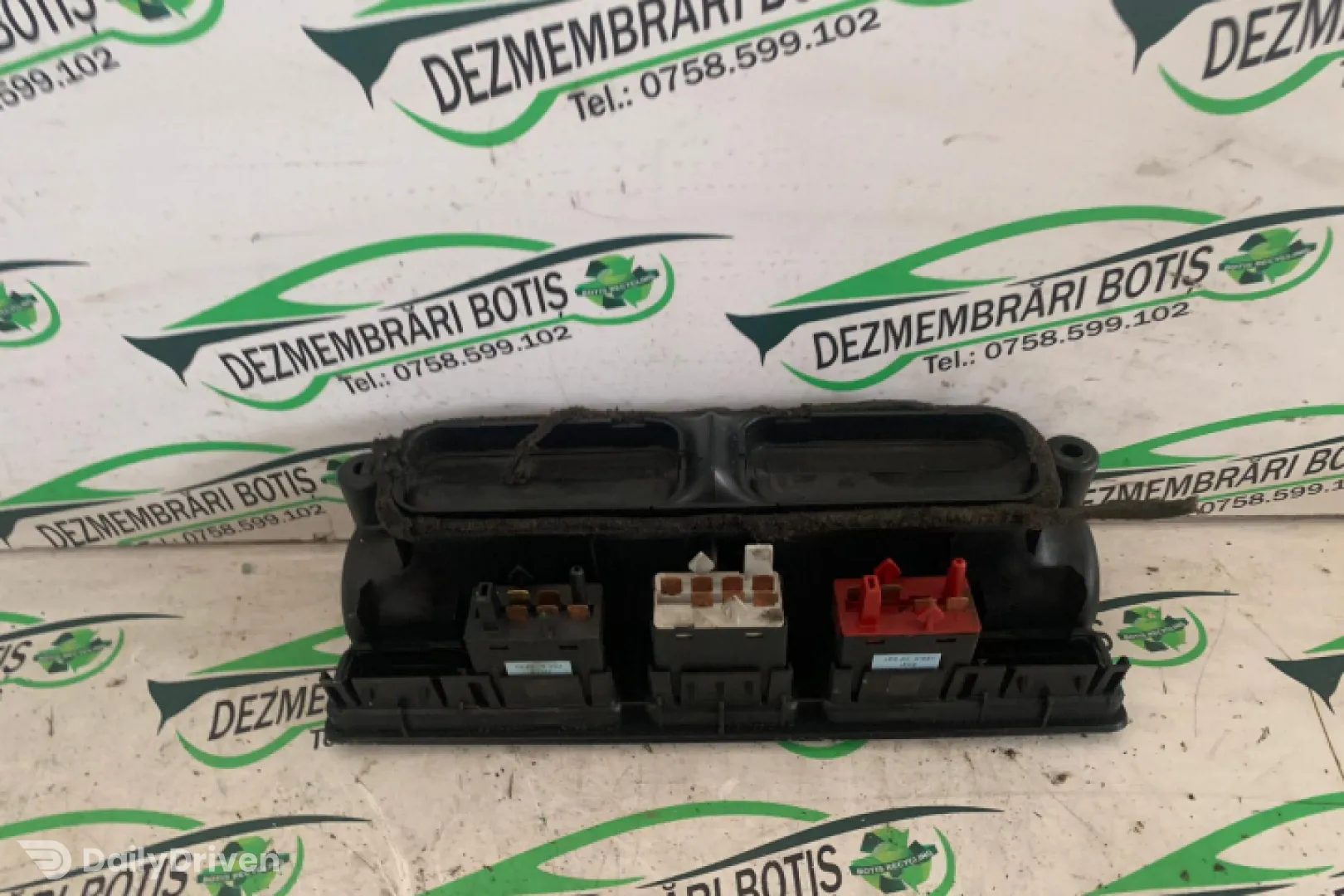 Grila ventilatie bord centru Volkswagen VW Golf 4 [1997 - 2006] Hatchback 5-usi 1.4 MT (75 hp)