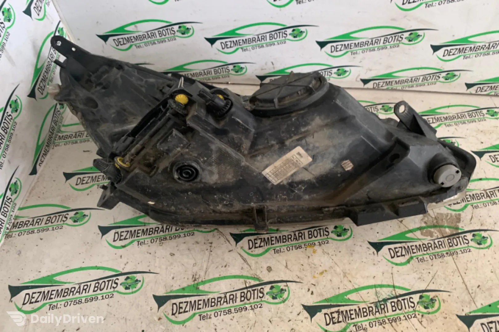 Far stanga Opel Corsa D [2006 - 2011] Hatchback 5-usi 1.3 CDTi MT (90 hp)