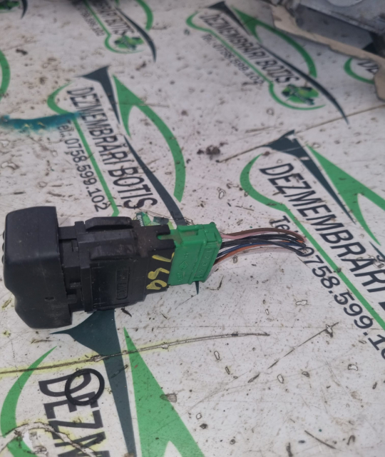 Buton geam pasager fata dreapta Dacia Logan  [2004 - 2008] Sedan 1.5DCi MT (68hp)
