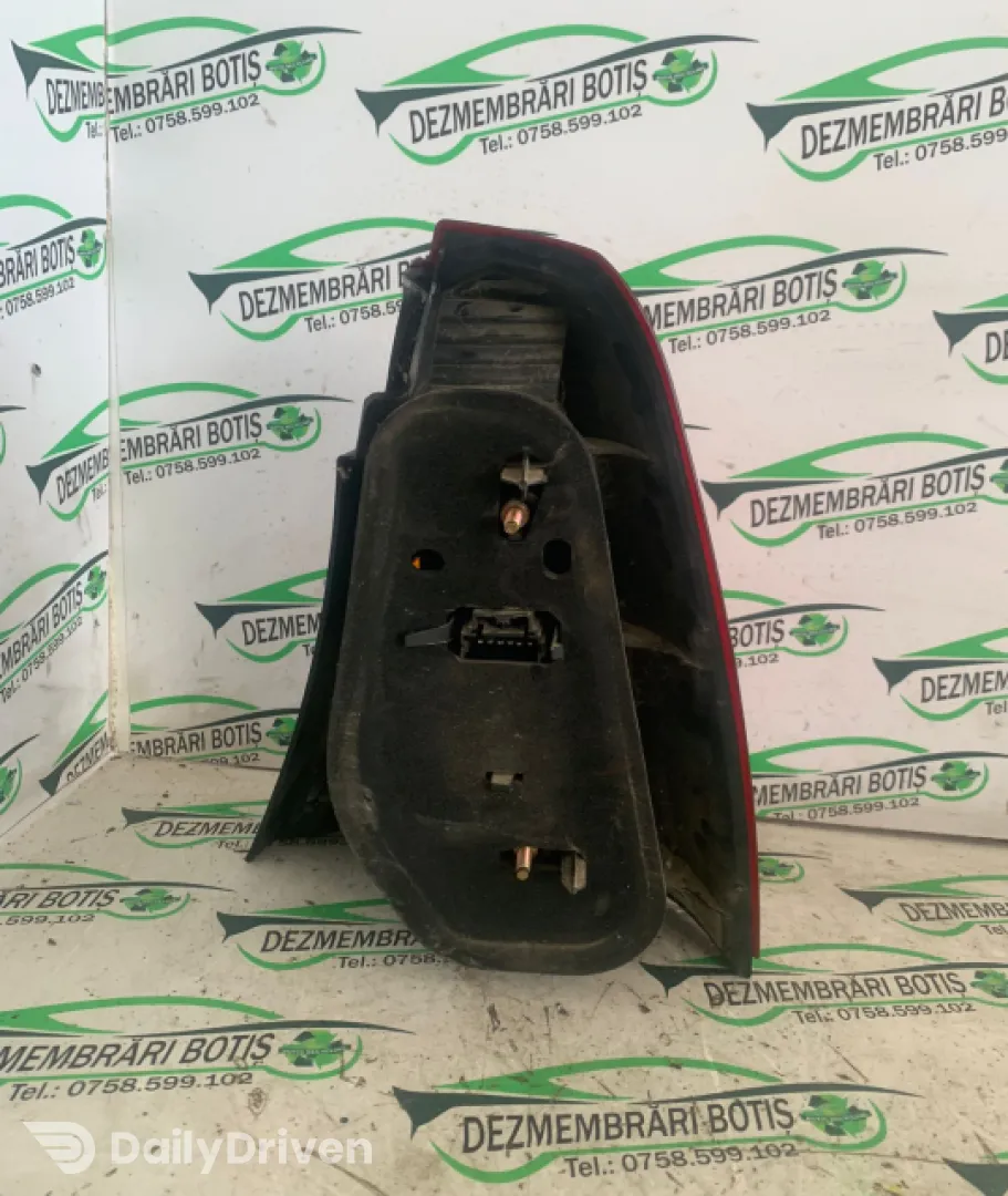 Lampa / Tripla stop stanga pe aripa Dacia Logan  [2004 - 2008] Sedan 1.4 MT (75 hp)