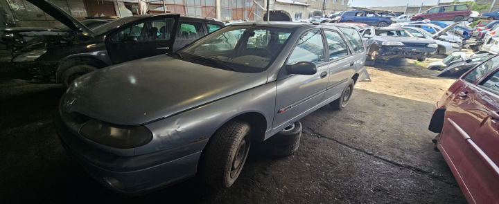 Suport far dreapta Renault Laguna  [facelift] [1998 - 2001] Grandtour wagon 1.6 MT (110 hp)