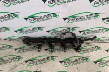 Rampa injectoare 030 133 319 L Volkswagen VW Polo 3 6N [1994 - 2001] Hatchback 3-usi 1.0 MT (50 hp)