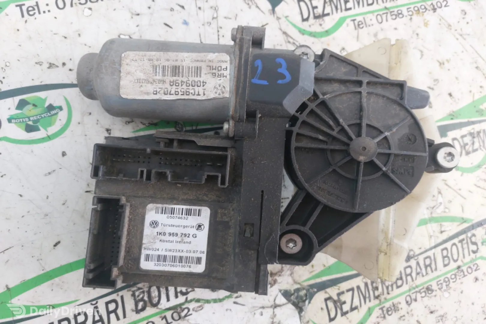 Motoras macara usa dreapta fata Volkswagen VW Golf 5 [2003 - 2009] Hatchback 5-usi 1.9 TDI 5MT (105 hp)