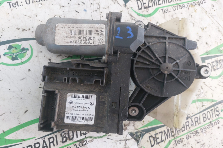 Motoras macara usa dreapta fata Volkswagen VW Golf 5 [2003 - 2009] Hatchback 5-usi 1.9 TDI 5MT (105 hp)