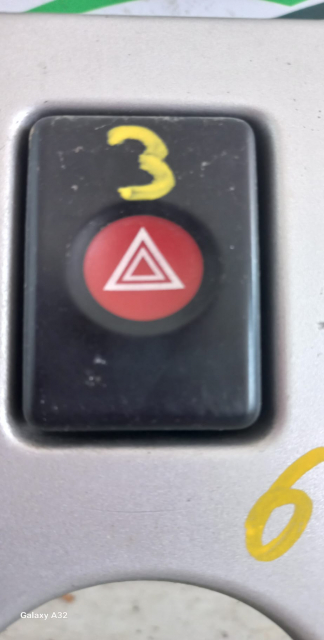 Buton avarie Dacia Logan  [2004 - 2008] Sedan 1.5dci MT (65hp)