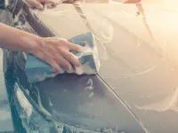 5 substanțe periculoase care nu trebuie să atingă niciodată mașina ta