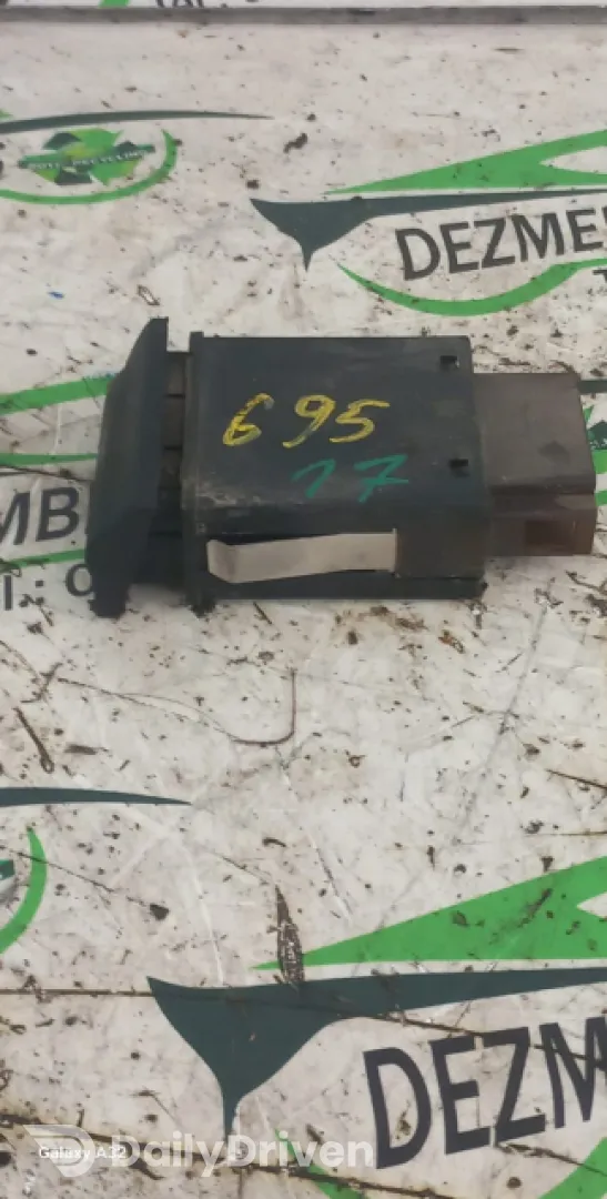 Buton dezaburire luneta Skoda Octavia  [1996 - 2000] Liftback 5-usi 1.9 TDI MT (110 hp)