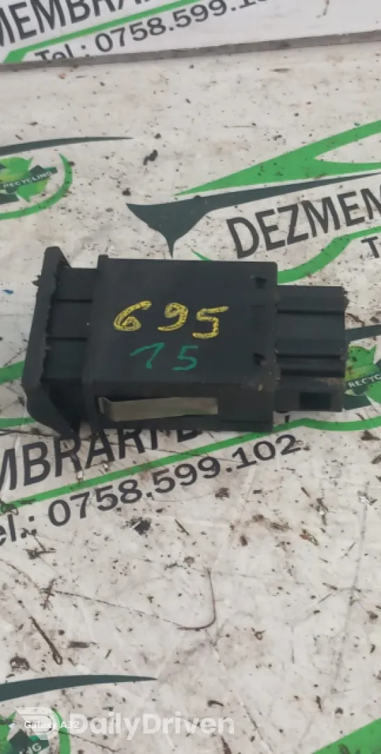 Buton deschidere usita rezervor Skoda Octavia  [1996 - 2000] Liftback 5-usi 1.9 TDI MT (110 hp)