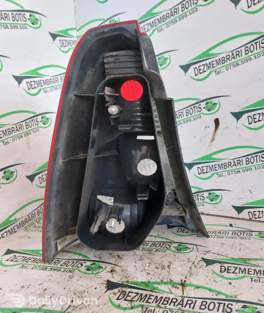 Lampa / Tripla stop dreapta pe aripa FISURAT ! Dacia Logan  [2004 - 2008] Sedan 1.4 MT (75 hp)