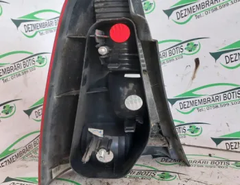 Lampa / Tripla stop dreapta pe aripa FISURAT ! Dacia Logan  [2004 - 2008] Sedan 1.4 MT (75 hp)
