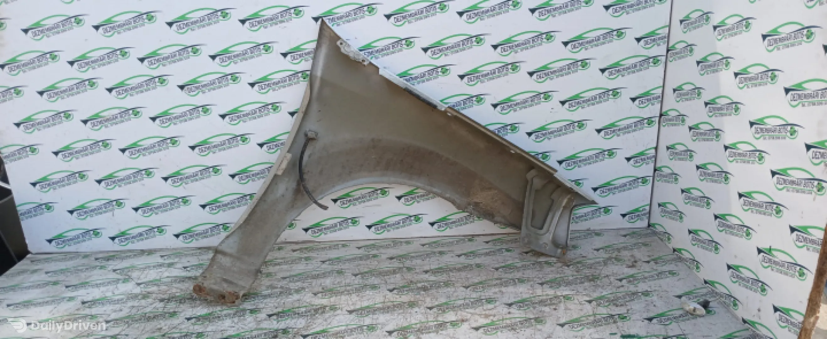 Aripa fata stanga Dacia Logan  [2004 - 2008] Sedan 1.4 MT (75 hp)