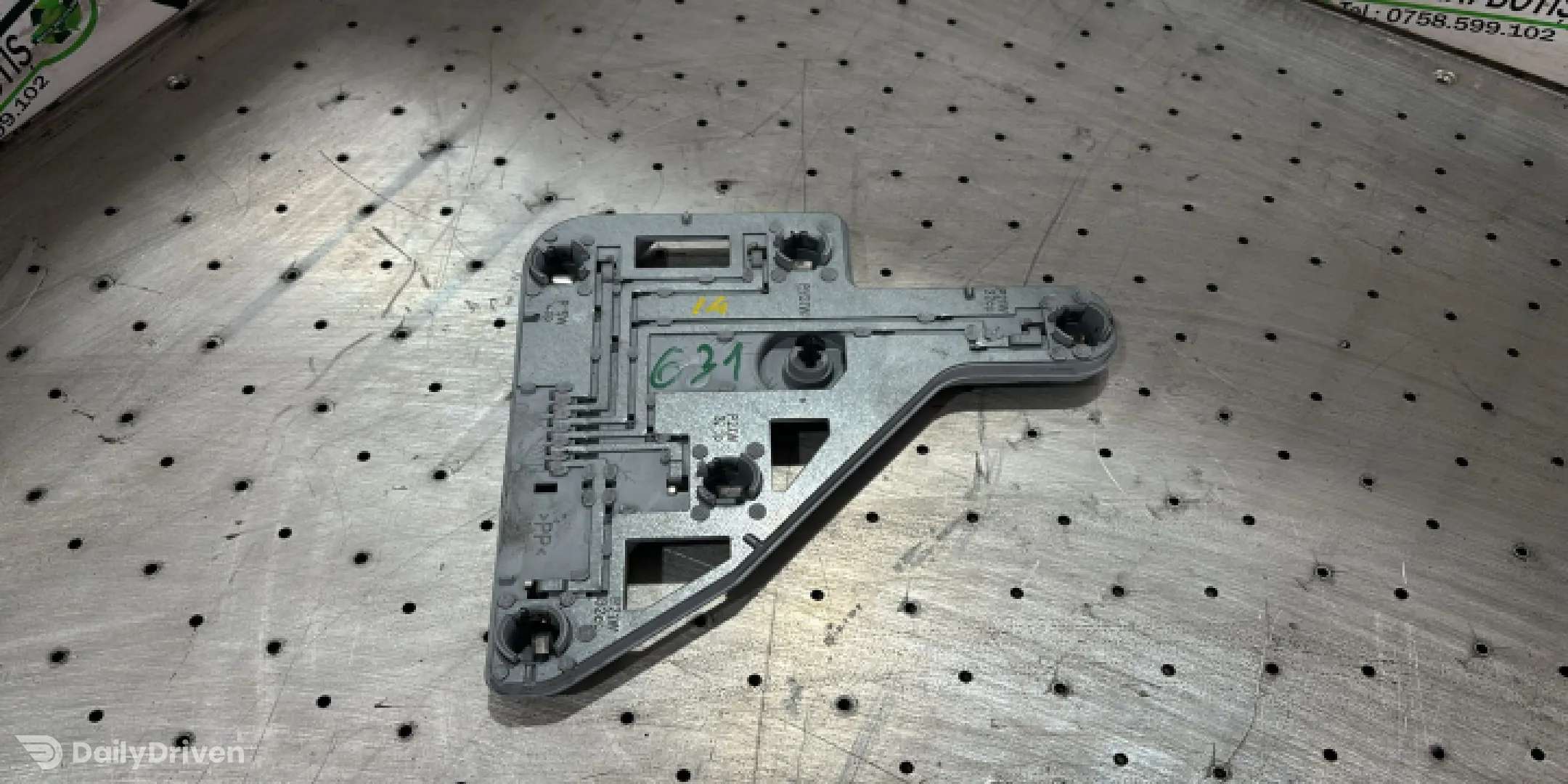 Soclu becuri lampa stop pe aripa dreapta Mercedes-Benz C-Class W203/S203/CL203 [2000 - 2004] Sedan 4-usi C 220 CDI MT (143 hp)