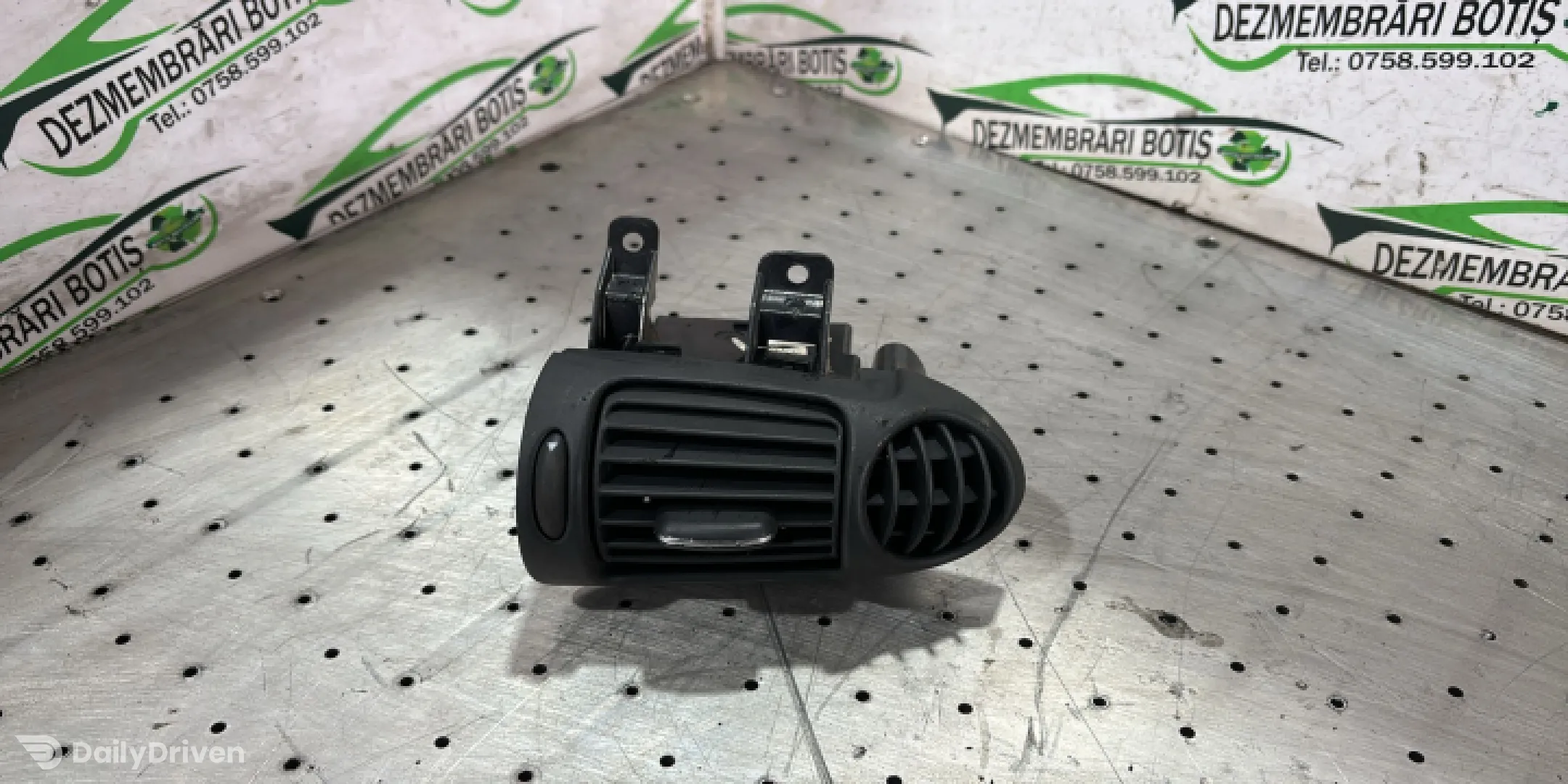 Grila ventilatie bord stanga Mercedes-Benz C-Class W203/S203/CL203 [2000 - 2004] Sedan 4-usi C 220 CDI MT (143 hp)