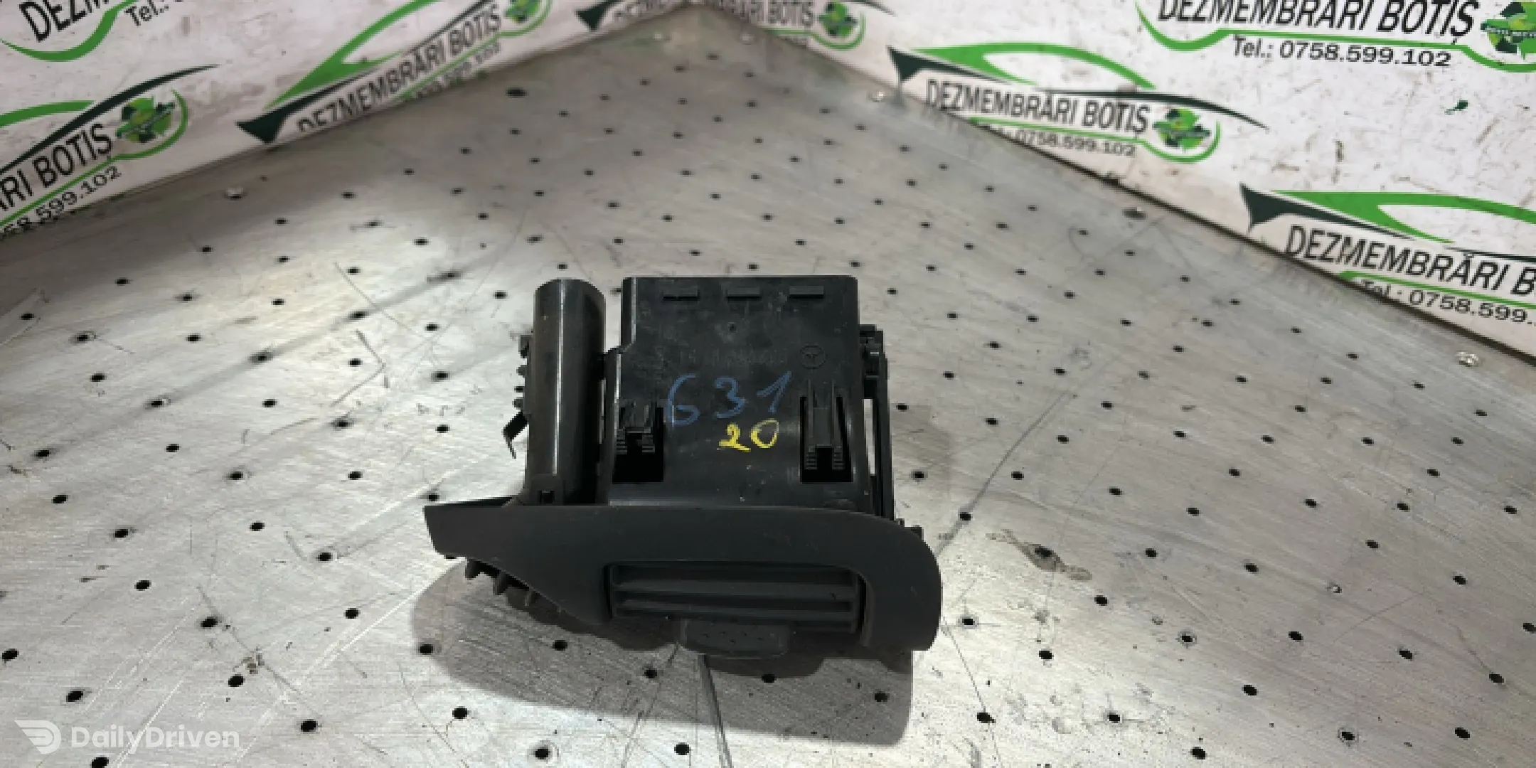 Grila ventilatie bord stanga Mercedes-Benz C-Class W203/S203/CL203 [2000 - 2004] Sedan 4-usi C 220 CDI MT (143 hp)