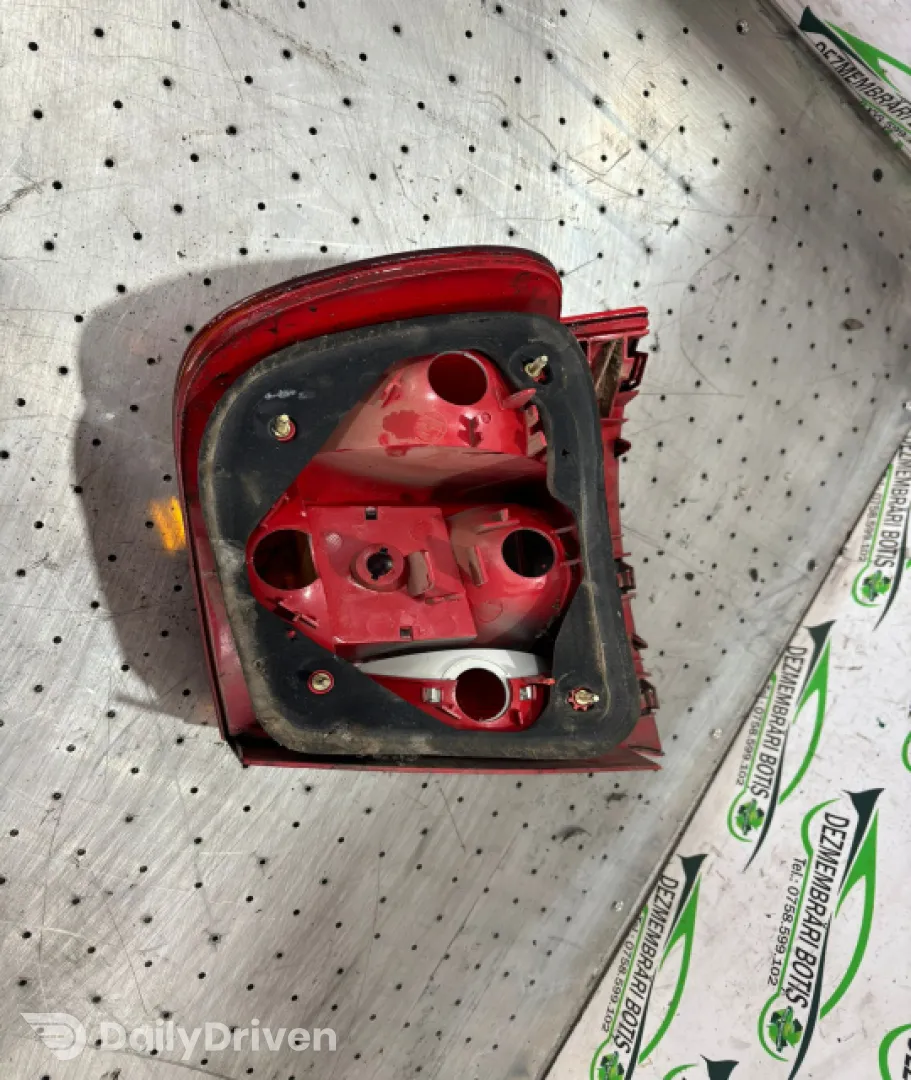 Lampa / Tripla stop stanga pe aripa Audi A4 B5 [1994 - 1999] Sedan 1.6 MT (101 hp)