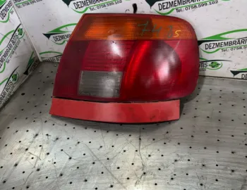 Lampa / Tripla stop dreapta pe aripa Audi A4 B5 [1994 - 1999] Sedan 1.6 MT (101 hp)