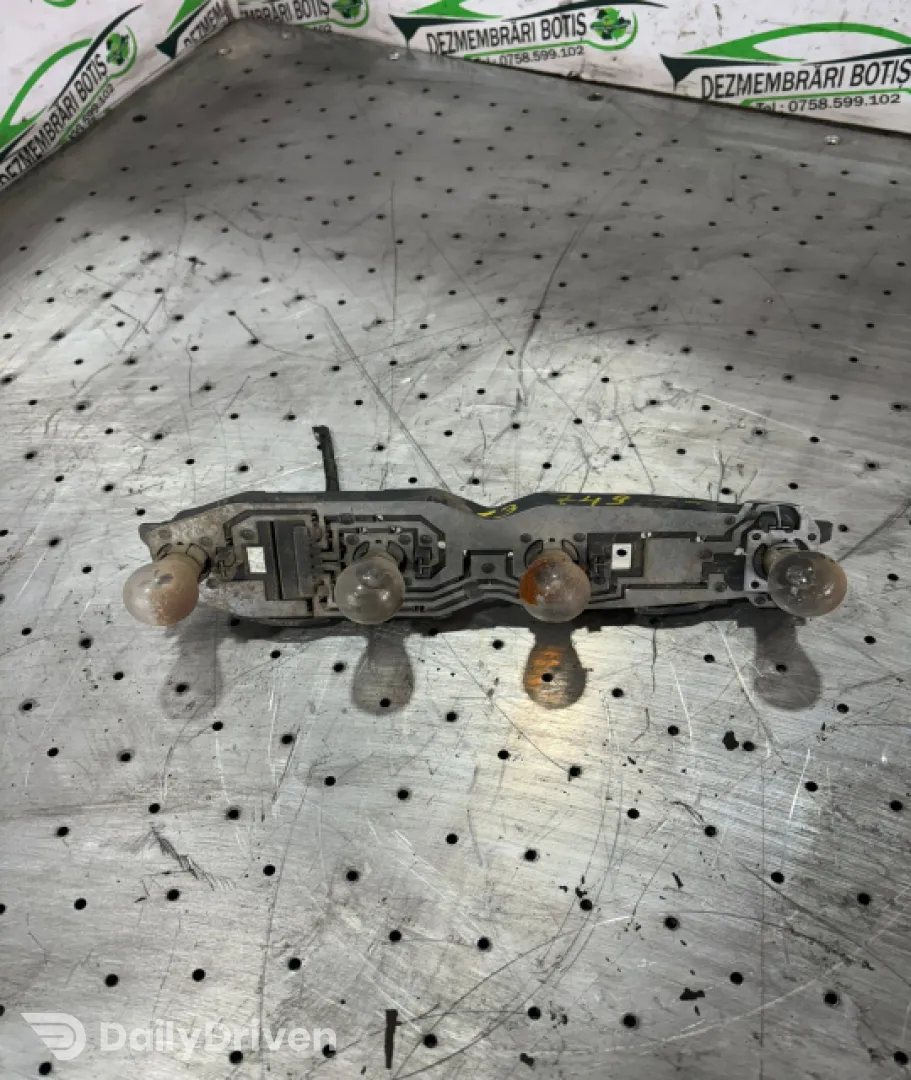 Soclu becuri lampa stop pe aripa stanga Fiat Idea  [2003 - 2020] Minivan 1.4 MT (95 hp)