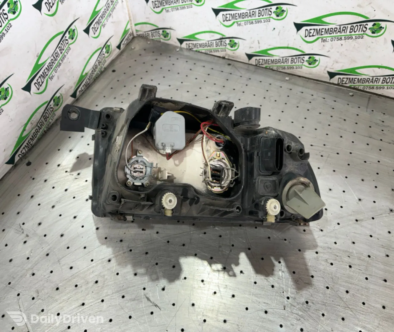 Far stanga Skoda Fabia 6Y [1999 - 2004] Combi wagon 5-usi 1.4 MT (68 hp)