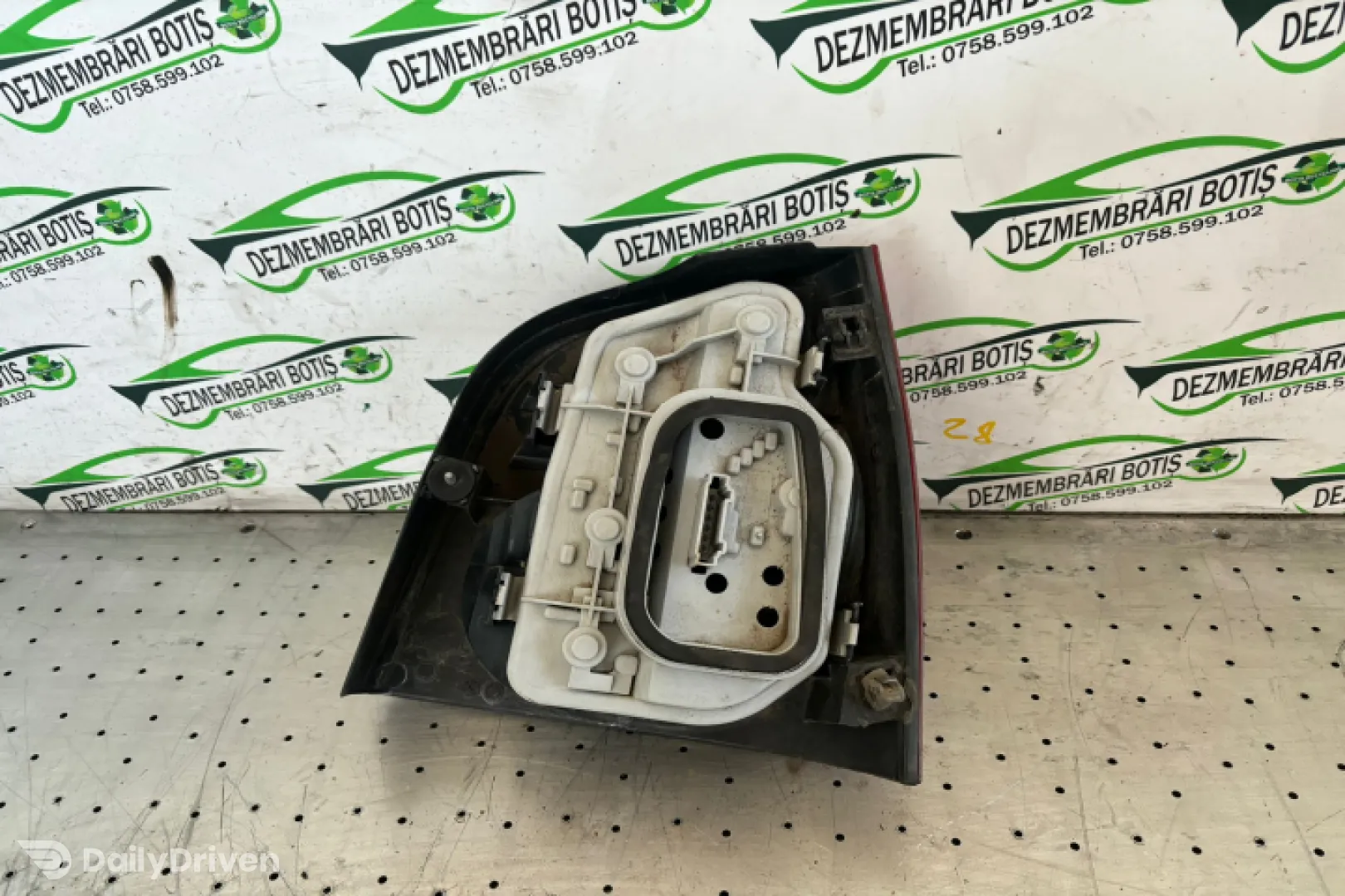 Lampa / Tripla stop stanga pe aripa Volkswagen VW Polo 4 9N [2001 - 2005]
