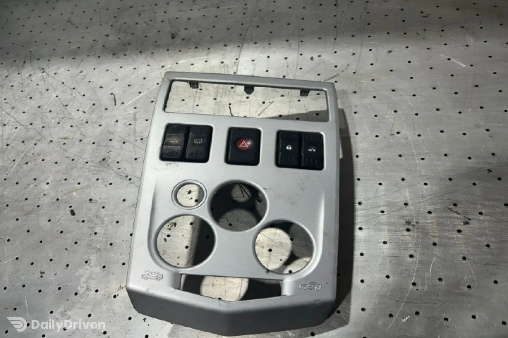 Buton avarie Dacia Logan  [2004 - 2008] Sedan 1.6 MT (87 hp)