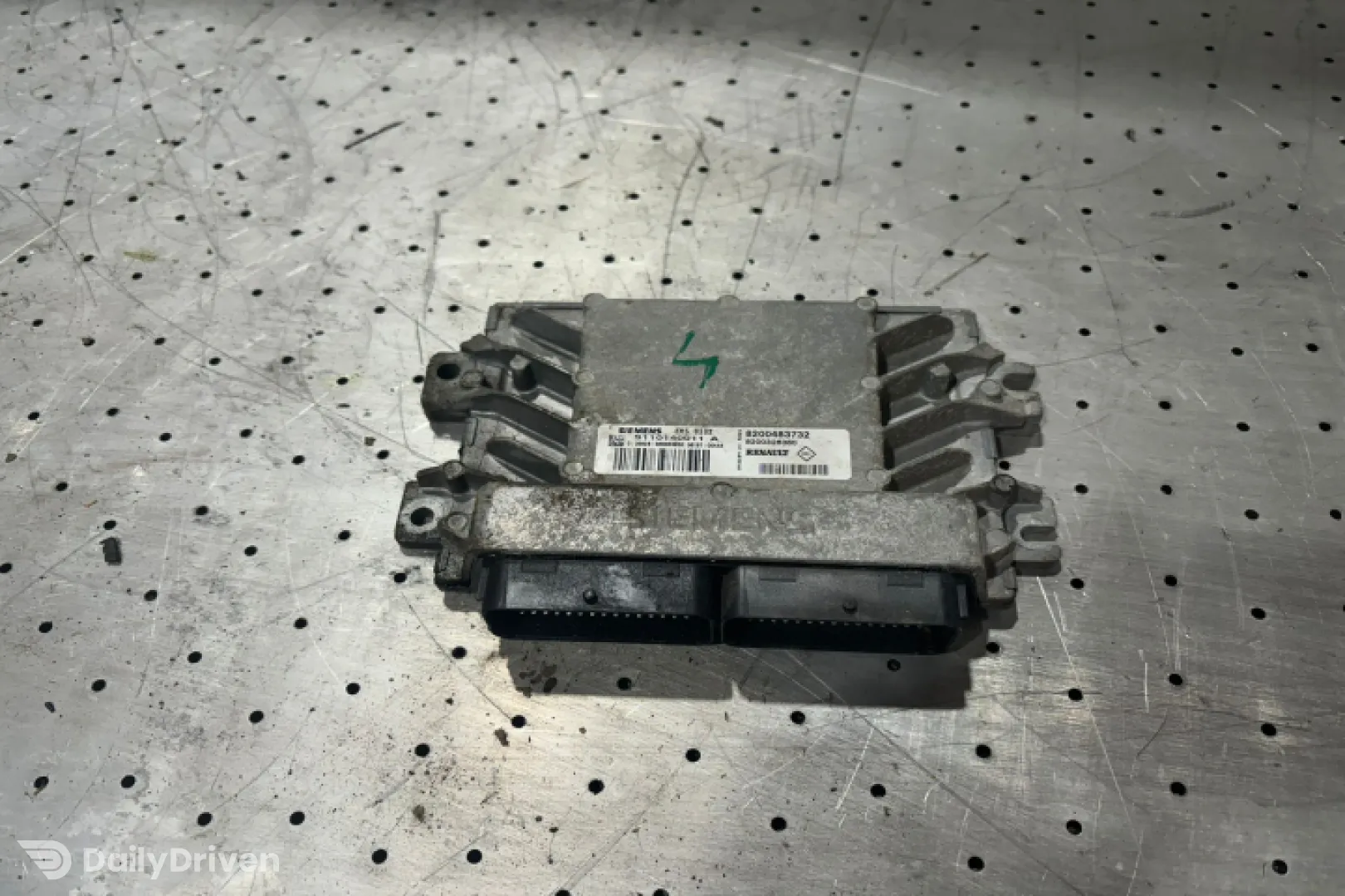 Calculator motor ECU 8200483732 Dacia Logan  [2004 - 2008] Sedan 1.6 MT (87 hp)
