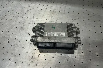 Calculator motor ECU 8200483732 Dacia Logan  [2004 - 2008] Sedan 1.6 MT (87 hp)