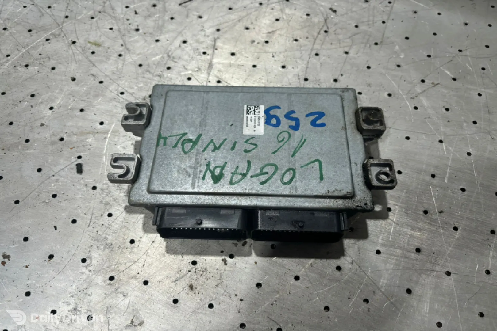Calculator motor ECU 8200483732 Dacia Logan  [2004 - 2008] Sedan 1.6 MT (87 hp)