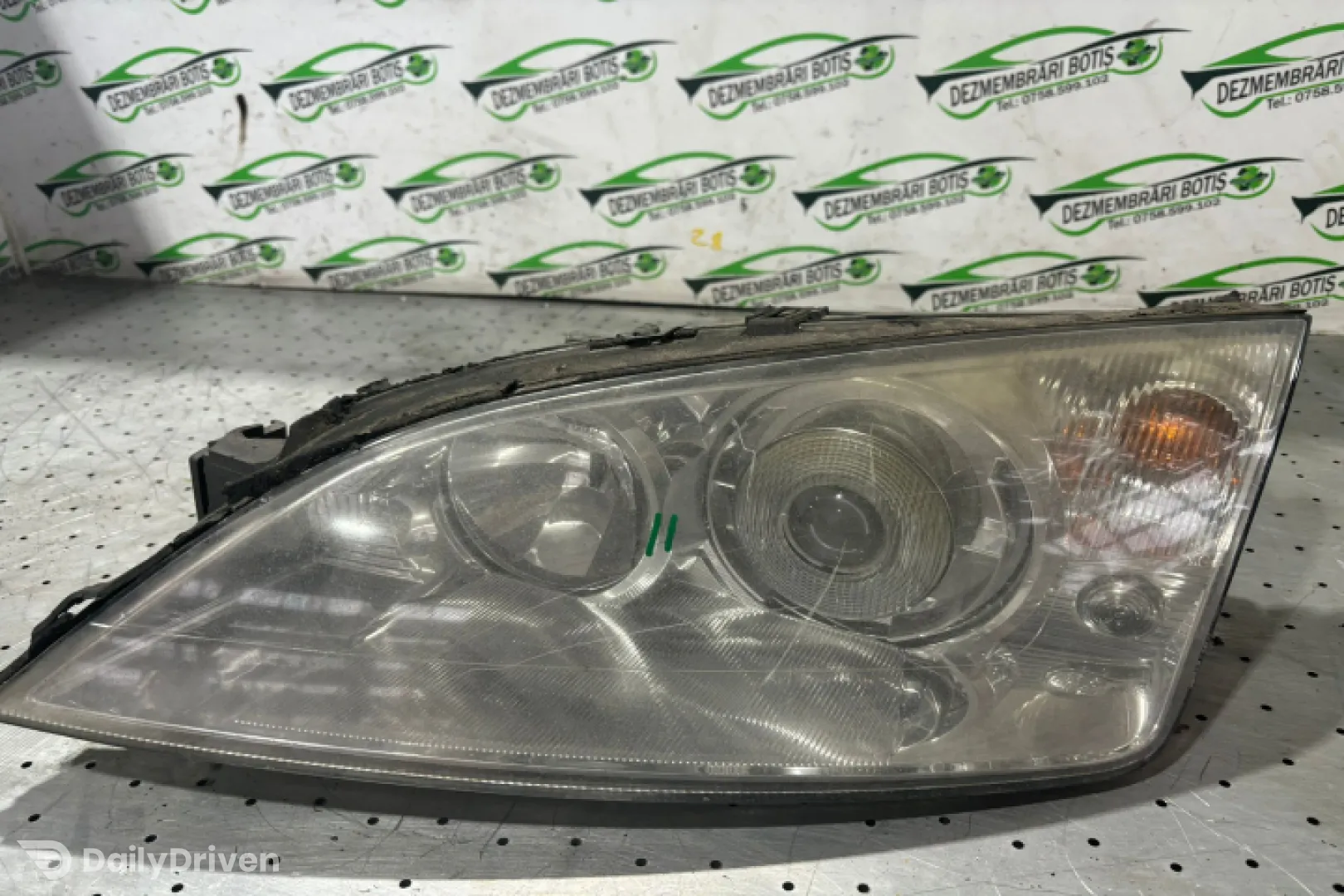 Far stanga cu Xenon Ford Mondeo 3 [2000 - 2003] wagon 2.0 Di MT (90 hp)
