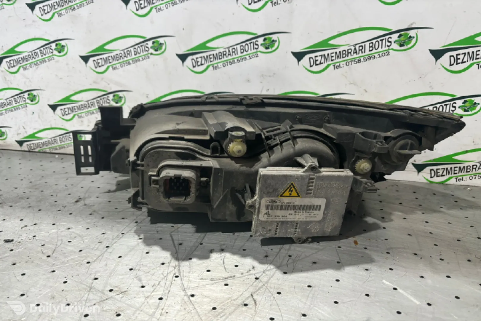 Far dreapta cu Xenon Ford Mondeo 3 [2000 - 2003] Sedan 2.0 TDCi 5MT (115 hp)
