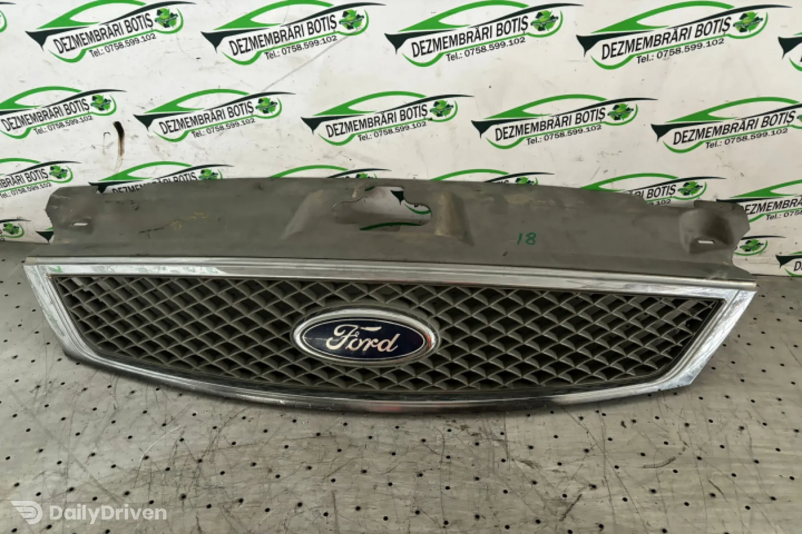 Grila bara fata centru Ford Mondeo 3 [2000 - 2003] Sedan 2.0 TDCi 5MT (115 hp)
