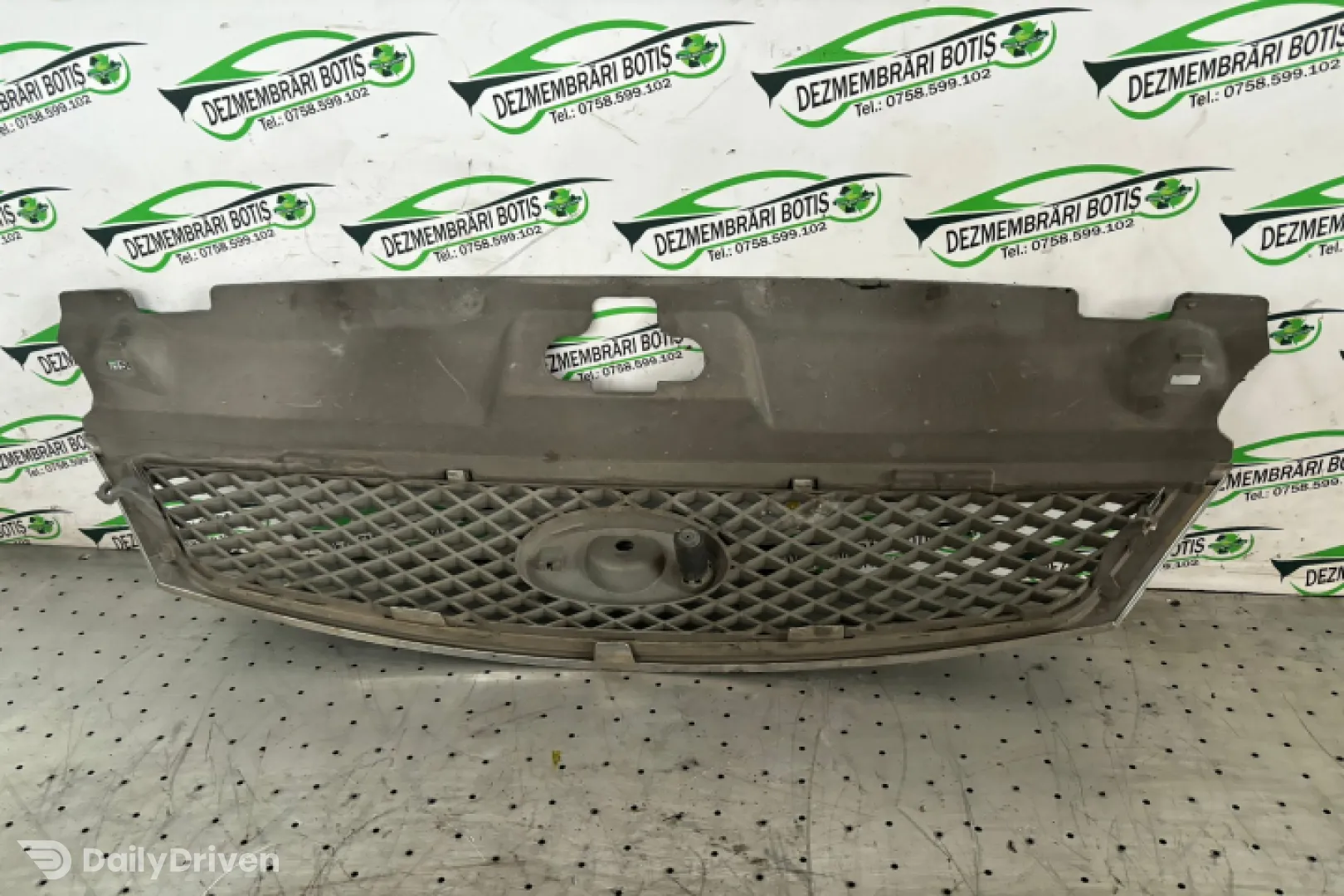 Grila bara fata centru Ford Mondeo 3 [2000 - 2003] Sedan 2.0 TDCi 5MT (115 hp)