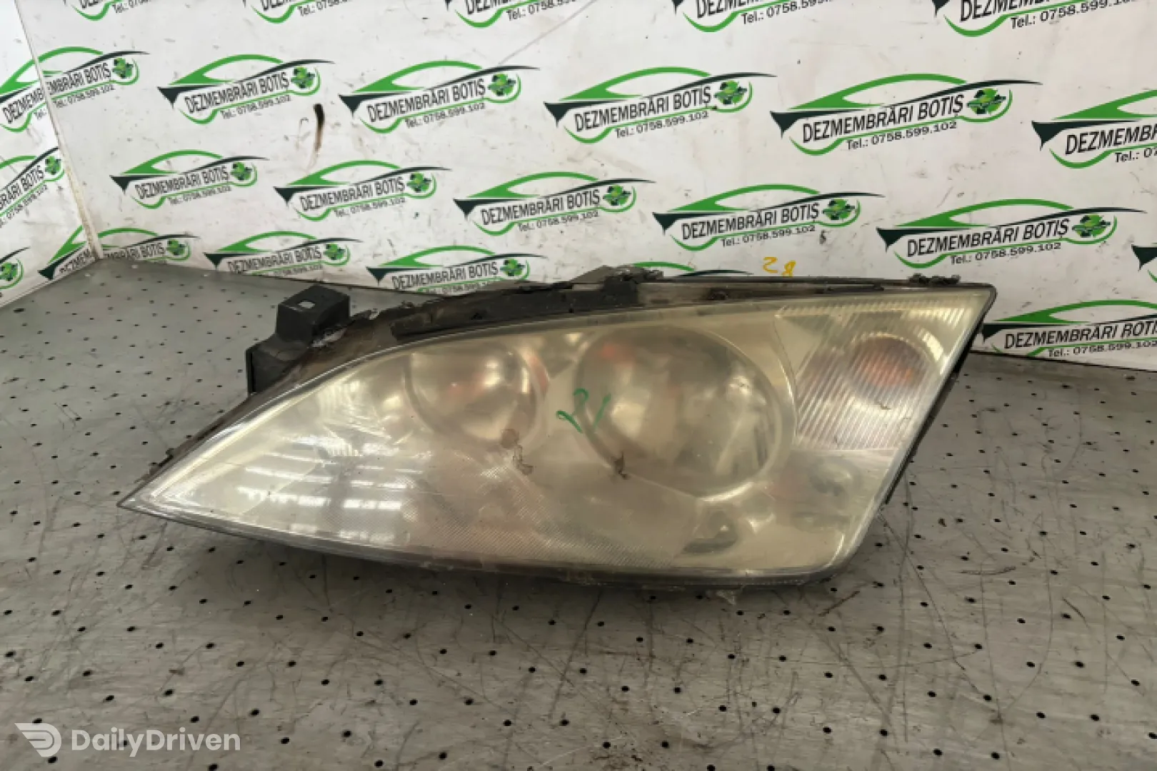 Far stanga Ford Mondeo 3 [2000 - 2003] Sedan 2.0 TDDi MT (90 hp)