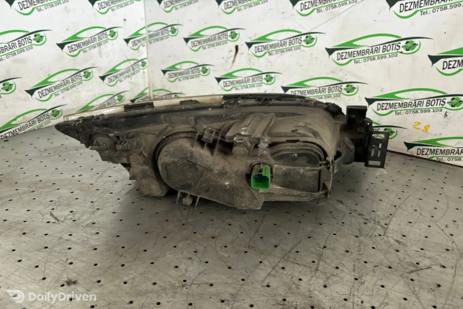 Far stanga Ford Mondeo 3 [2000 - 2003] Sedan 2.0 TDDi MT (90 hp)