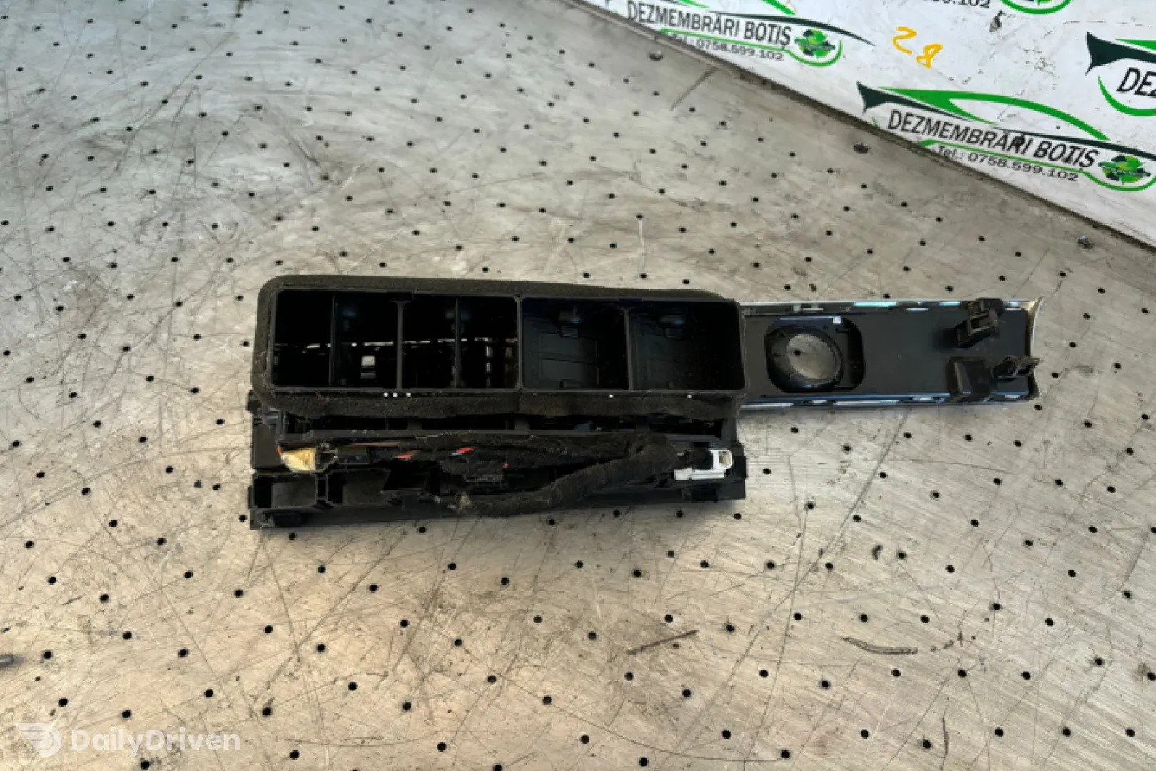 Grila ventilatie bord dreapta Audi A6 4F/C6 [2004 - 2008] wagon 5-usi