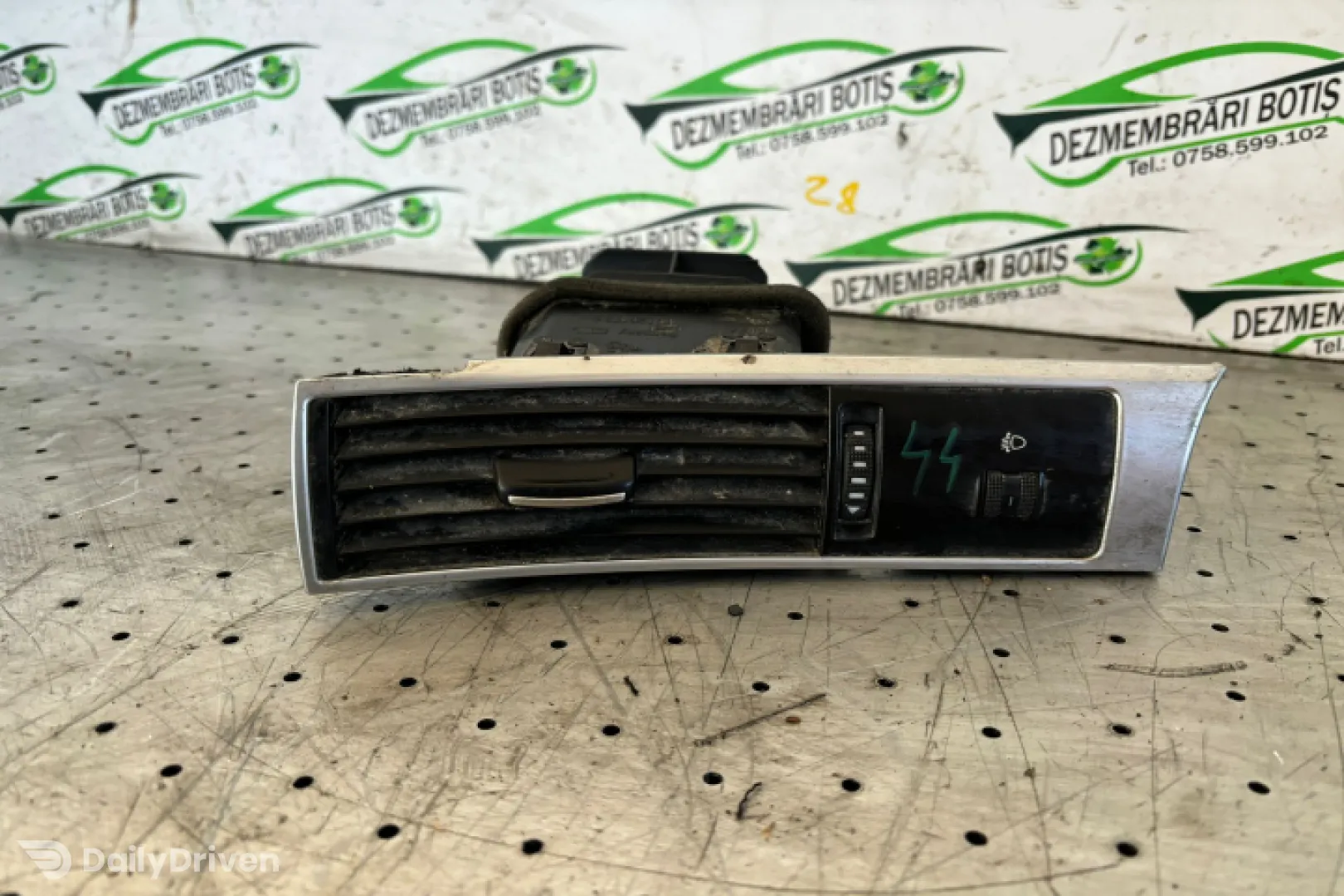 Grila ventilatie bord stanga Audi A6 4F/C6 [2004 - 2008] wagon 5-usi