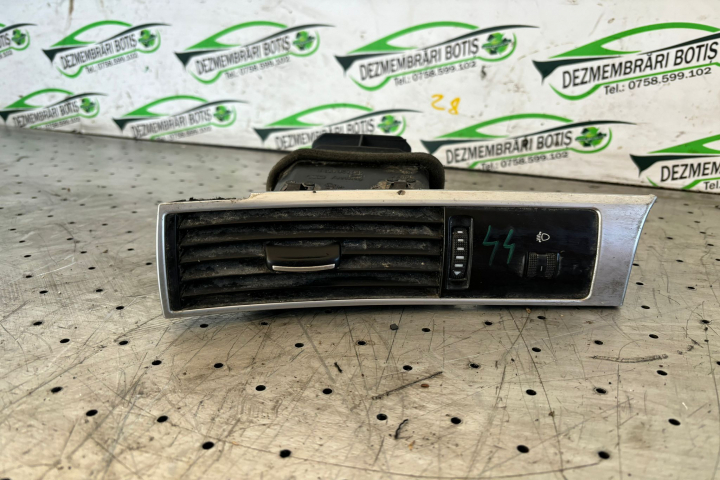 Grila ventilatie bord stanga Audi A6 4F/C6 [2004 - 2008] wagon 5-usi