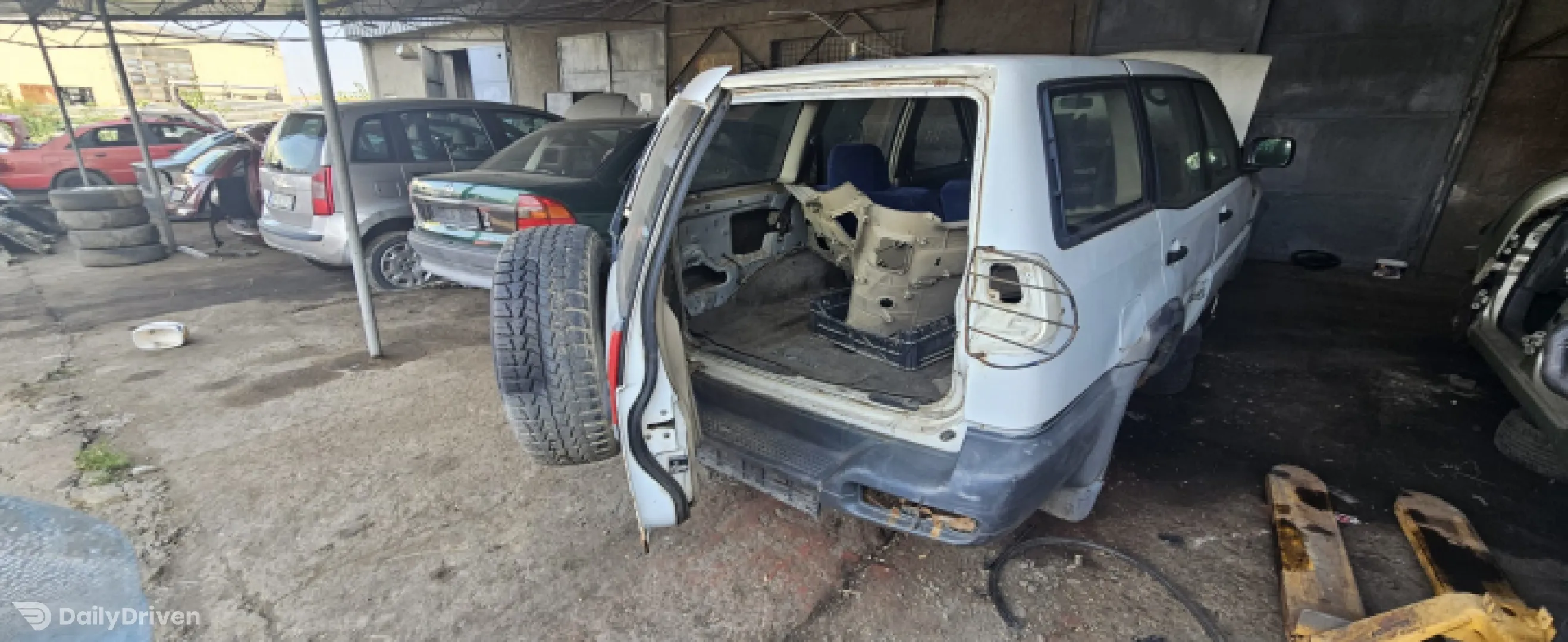 Grila bara fata centru Nissan Terrano R20 [2th facelift] [1999 - 2004] SUV 5-usi 2.7 TD MT AWD (125 hp)