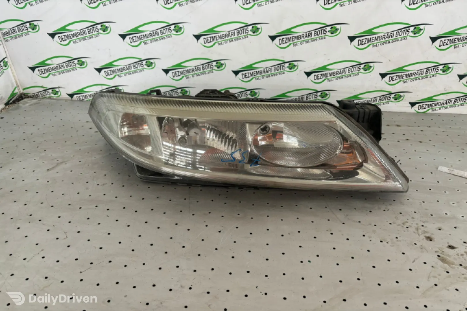 Far stanga Renault Laguna 2 [2001 - 2005] Liftback 1.6 MT (107 hp)