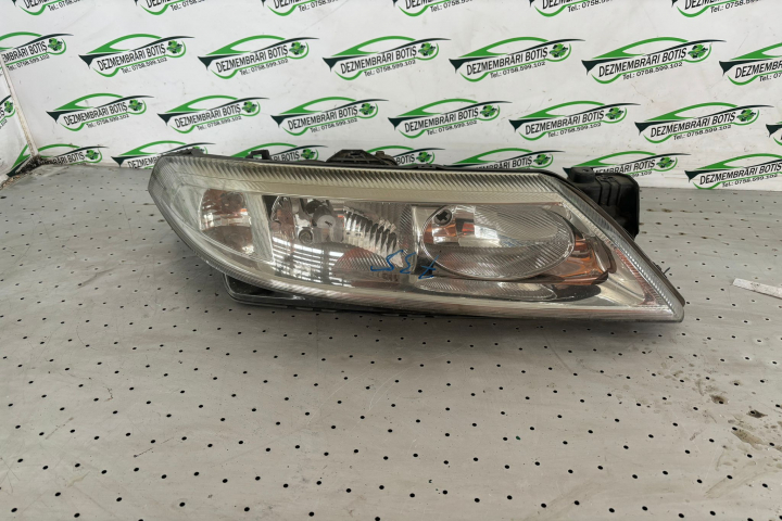 Far stanga Renault Laguna 2 [2001 - 2005] Liftback 1.6 MT (107 hp)